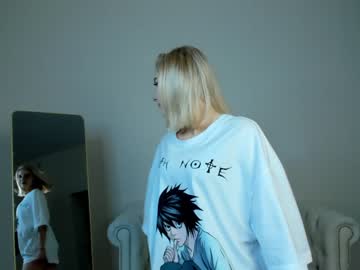 girl
        oliviabr0wn cam image #250785
