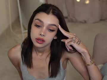 girl
        karina_amiri cam image #5197376