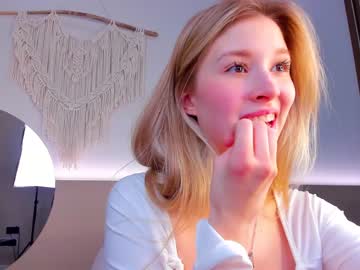 girl
        milablush cam image #3149008