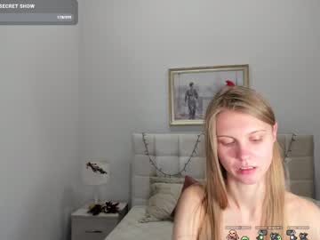 girl
        phoebepaw cam image #5877486