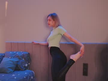 girl
        angella_kleee cam image #818105