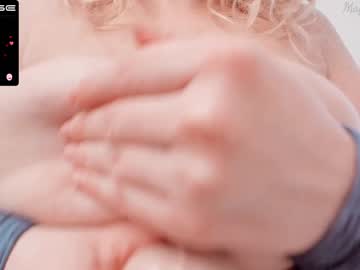 girl
        maggielandrin cam image #1120186