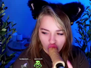 girl
        melissabowen cam image #5725639