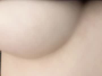 girl
        lauratanguy cam image #5555700