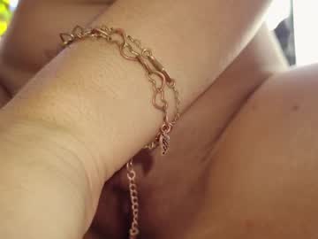 girl
        genevieeve cam image #5865548