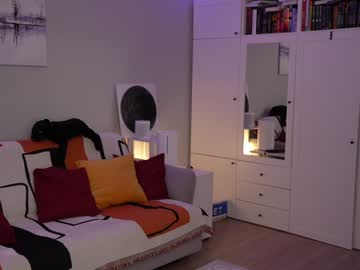 girl
        _blackbee_ cam image #6797505