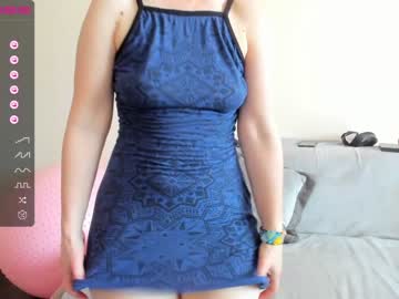 girl
        emilymilf__ cam image #1632001