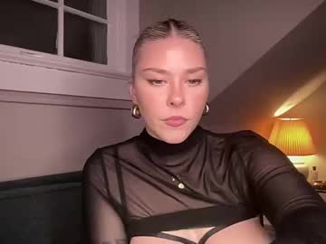 girl
        novavangogh cam image #5055699