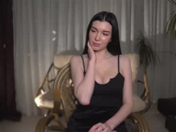 girl
        sophie_lin cam image #1506305