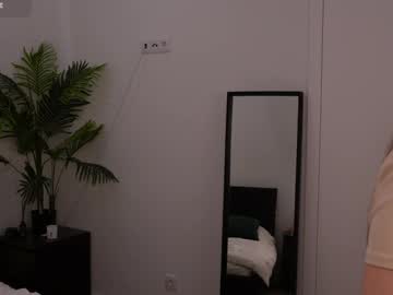 girl
        lilly_colins cam image #5900137