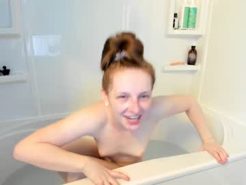 girl
        skyewatson cam image #2971000