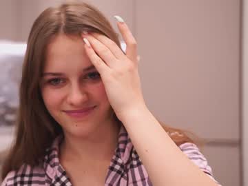 girl
        dream_beam cam image #5870596