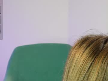 girl
        molly__meow cam image #4407851