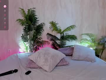 girl
        hollyylee cam image #5265259