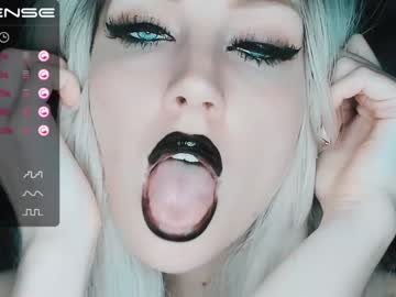 girl
        julia_wilson cam image #571392
