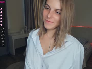 girl
        erline_may cam image #3721796