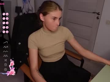 girl
        abby_laker cam image #4867663