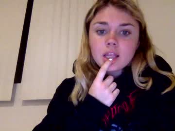 girl
        cassidyyqueen cam image #1458321