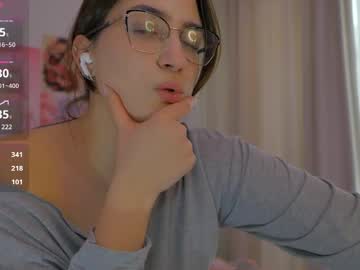 girl
        naalani cam image #6208345