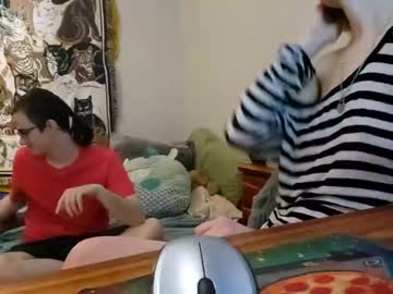 girl
        dumbemoloo cam image #2456265