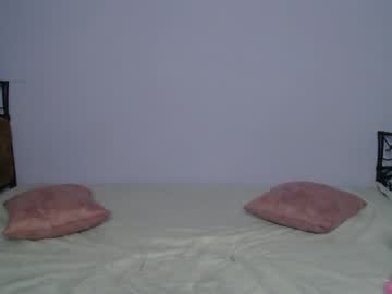 girl
        breeding_material cam image #2409276