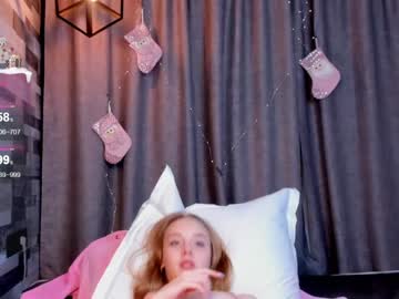 girl
        lolliis cam image #3136689