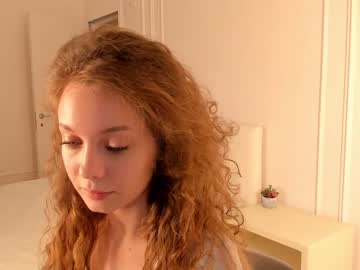 girl
        landrycarney cam image #3065694