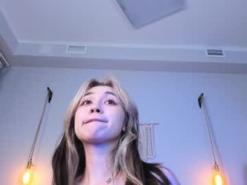 girl
        y_u_m_i_k_a cam image #468304