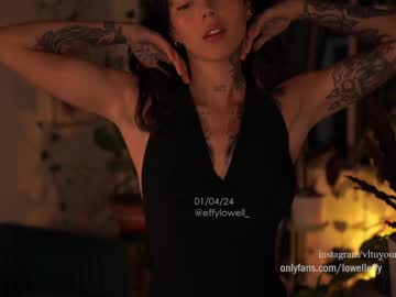 girl
        effylowell_ cam image #3847017