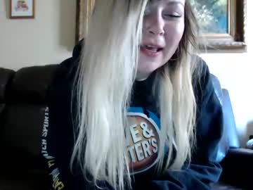 girl
        kipsy420 cam image #6532107