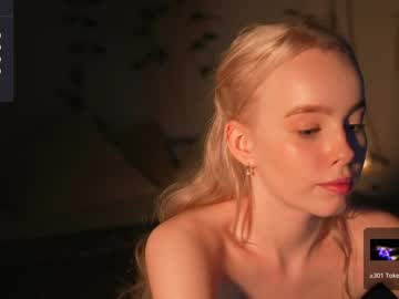 girl
        mother__of__dragons cam image #2733989