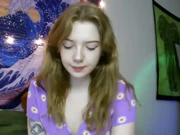 girl
        lillygoodgirl cam image #1820890
