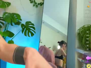 girl
        breeding_material cam image #6166647