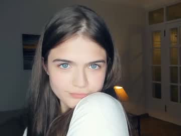 girl
        look_my_passion cam image #2740779