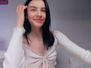 girl
        gabbi_i cam image #1346157