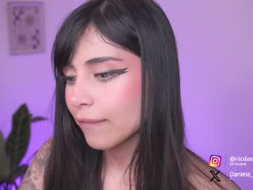 girl
        nicdani_1 cam image #3872036