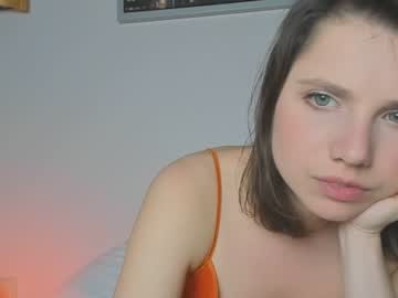 girl
        stellawells cam image #1529252