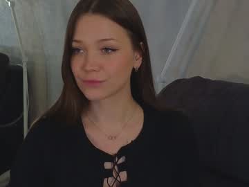 girl
        tia__moon cam image #6943675
