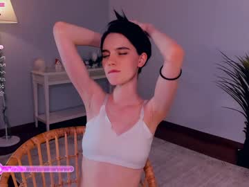 girl
        mariamhailey cam image #3495375
