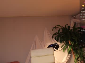 girl
        valeria_orozco cam image #4165612