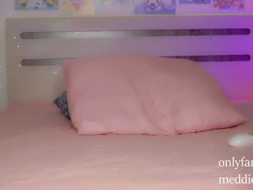 girl
        meadowthayer cam image #2637961