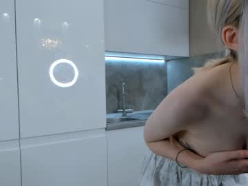 girl
        lynetteesser cam image #4651349