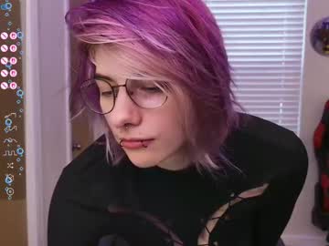 girl
        deadratsoup cam image #6979107