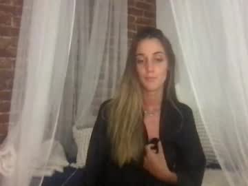 girl
        blondiebabbby420 cam image #1868428