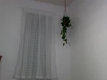 girl
        littlegreekflower cam image #3118746