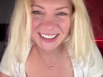 girl
        kiradivine cam image #3213324