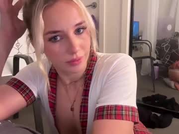girl
        skyyler1 cam image #6459113
