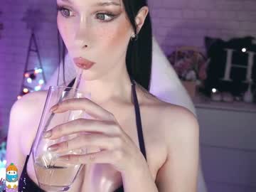 girl
        uindi cam image #3177950