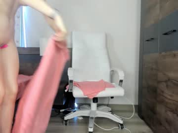 girl
        may_tion cam image #1371937