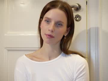 girl
        ellaa91 cam image #339276